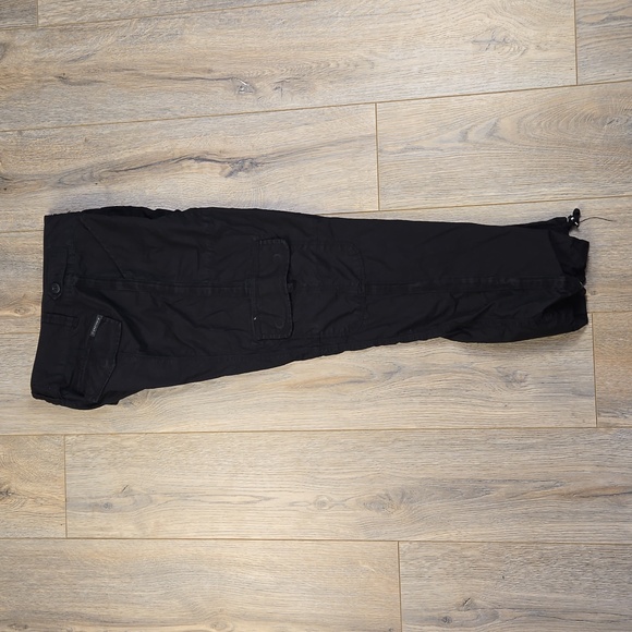 Sanctuary black standard surplus cropped cargo capri pants, size 27 - Picture 10 of 13